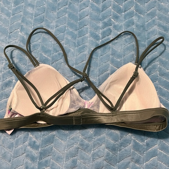 Victoria’s secret bikini top - Picture 2 of 4